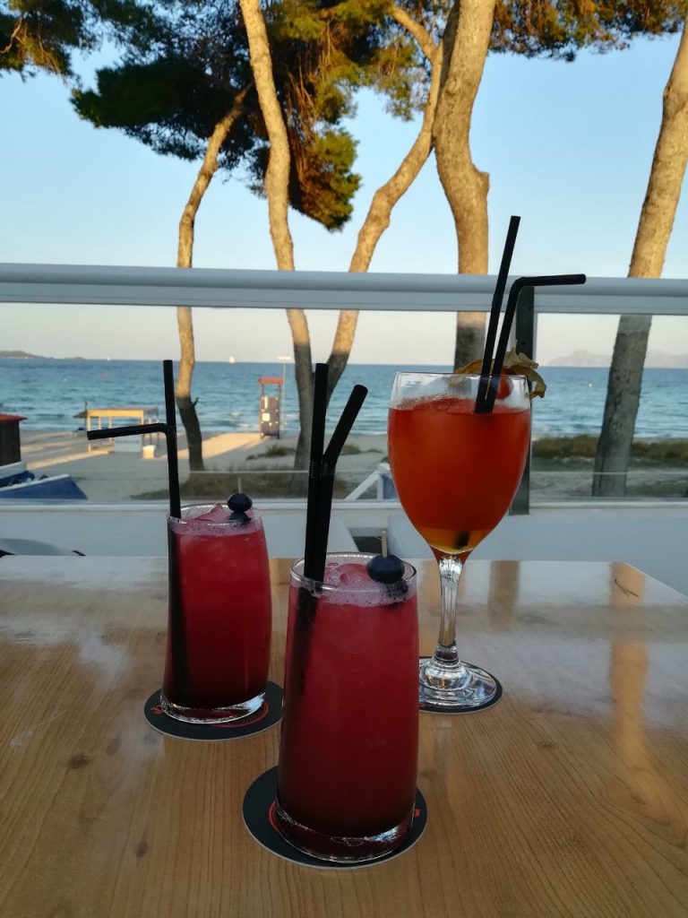 Cocktail im Miami Beach Club Playa de Muro | Mallorca | © Marie Collmar