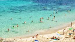 Strand auf Mallorca mit blauem Meer
