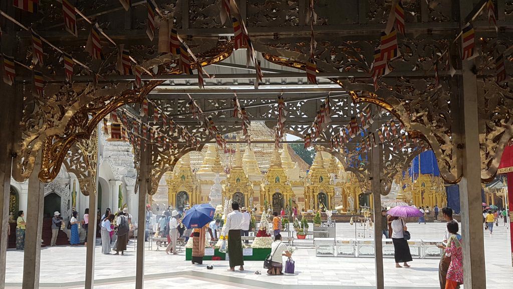 an der Shwedagon Pagode