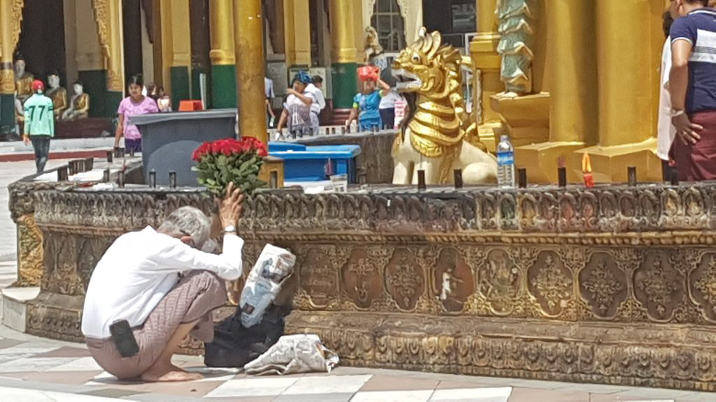 an der Shwedagon Pagode