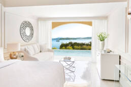 Swim-Up-Junior-Bungalow-Suite