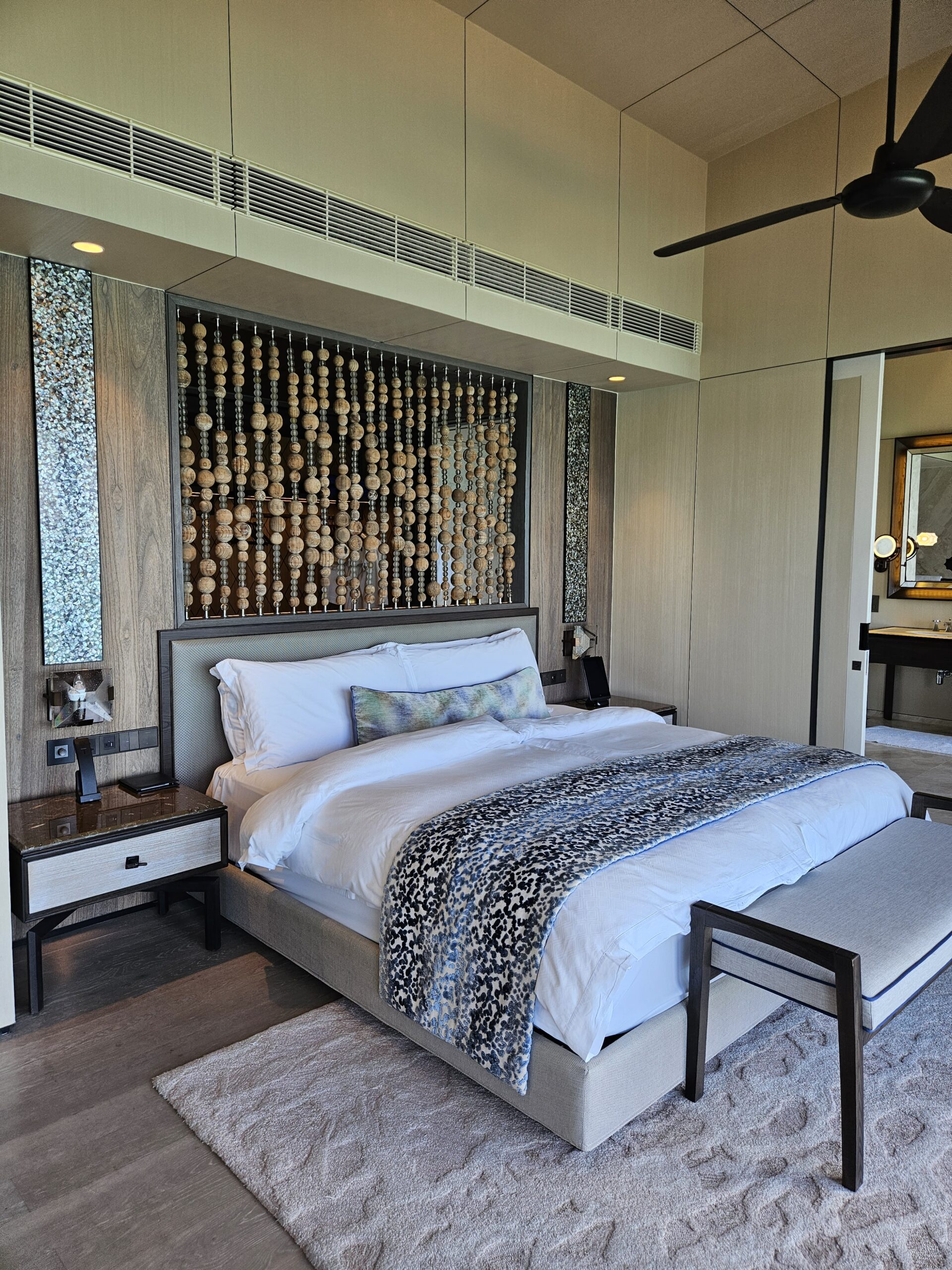 Schlafzimmer der Overwater-Villa